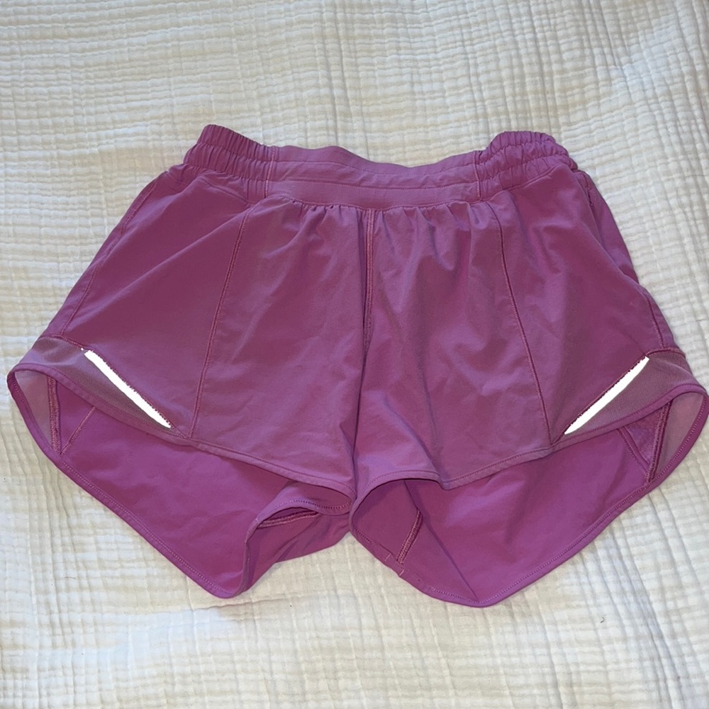 Lululemon Hotty Hot Shorts 4” LIKE NEW